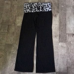 VS pink yoga pants